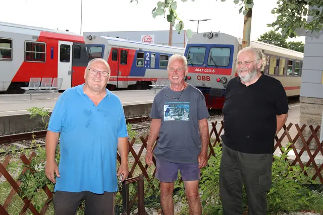 Eisenbahnfreaks: Erich Vlasek, Herbert Bader und Johannes Reittinger. | Foto: Manfred Wlasak
