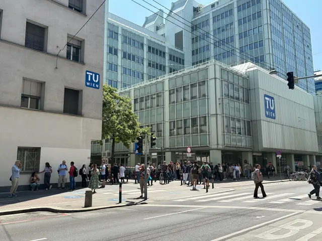 Am 12. Juni sorgte eine Bombendrohung für einen Großeinsatz bei der TU Wien. | Foto: Barbara Schuster/MeinBezirk