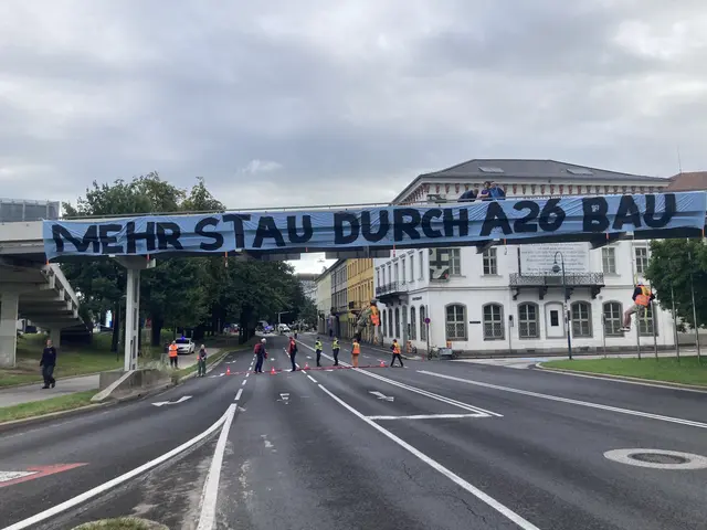 Die Aktivistengruppe Extinction Rebellion protestierte gegen den A26-Bau. | Foto: Extinction Rebellion