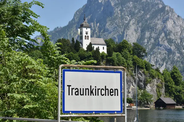 Traunkirchen am malerischen Ufer des Traunsees. | Foto: Wolfgang Spitzbart
