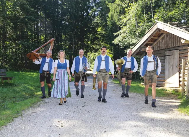 Die Salzbuger Festtagsmusi spielt in Grödig. | Foto: Salzburger Festtagsmusi/Touristinfo Grödig