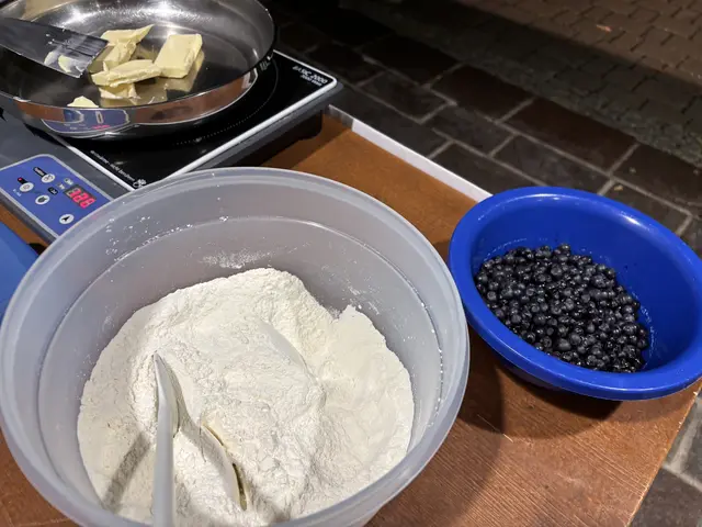 Für das Muas benötigt man nur Mehl, Wasser, Butter und Früchte. | Foto: Nicole Hettegger