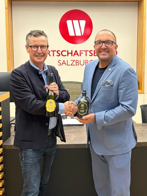 Bedankten sich: Direktor des Wirtschaftsbund Salzburg, Kurt Katstaller und der frühere Präsident der Lions St. Pölten Jakob Prandtauer, Jörg Summer | Foto: Lions St. Pölten Jakob Prandtauer