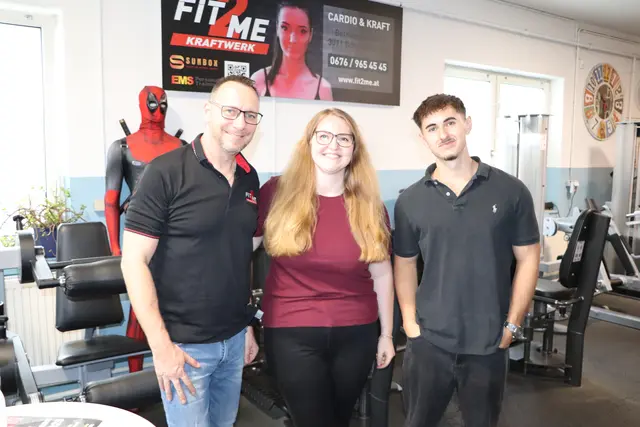 Franz Haubenwallner mit seinen Mitarbeitern Samantha und Robin. | Foto: Tanja Handlfinger