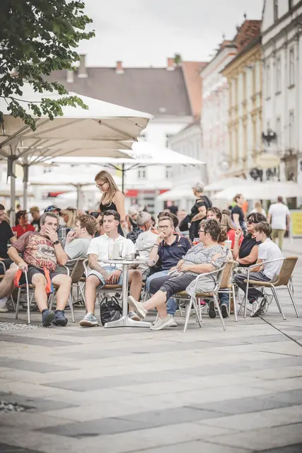 Der Leobener Hauptplatz war wieder gut besucht und verwandelte sich einmal mehr in eine große Bühne. | Foto: Klaus Pressberger