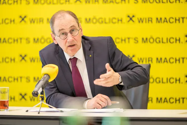 Generaldirektor Martin Schaller hebt auch die Sozialbilanz der RLB hervor. | Foto: RLB Steiermark/Peter Riedler