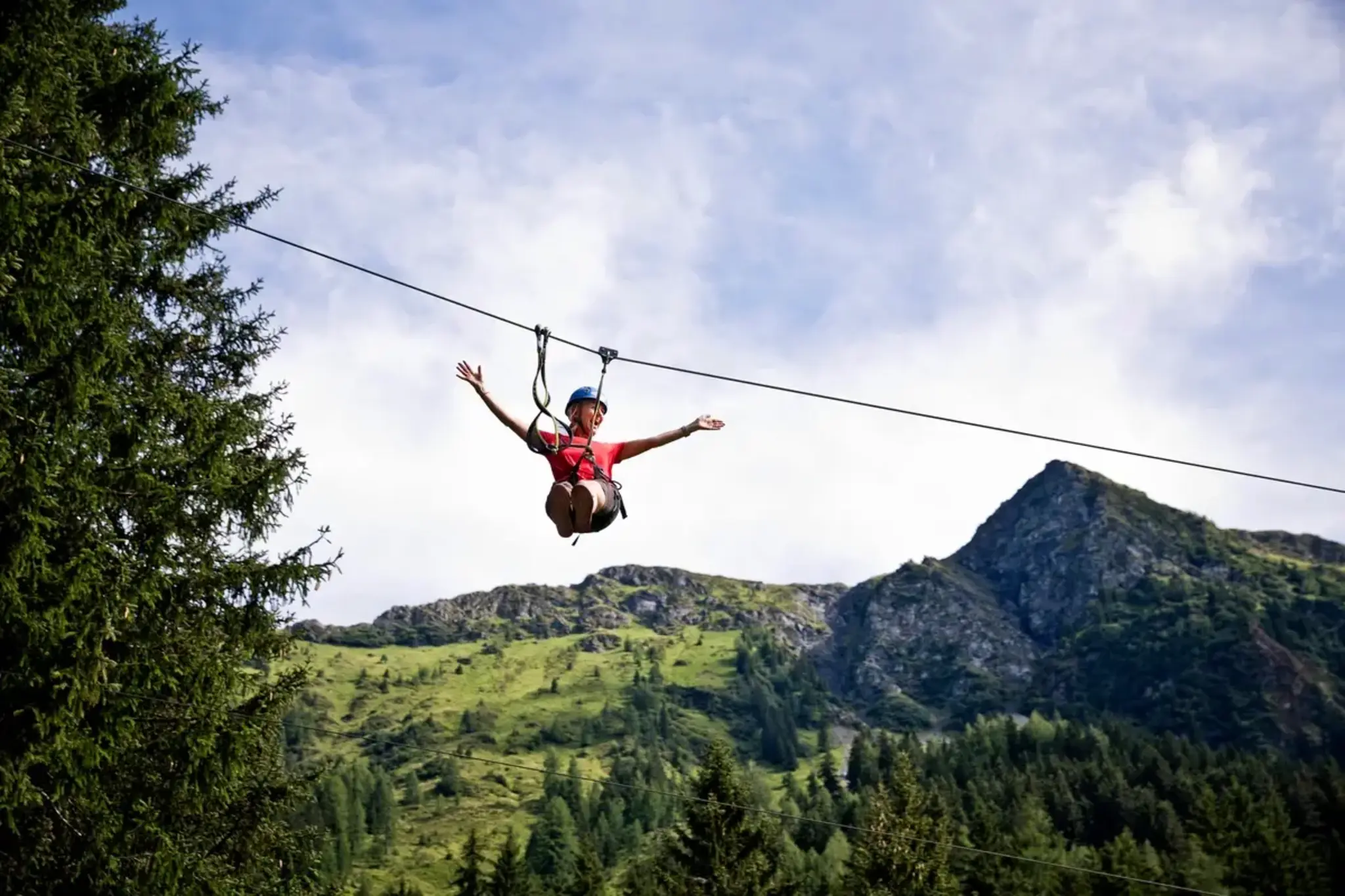 Den-gr-ten-Hochseilpark-Europas-erkunden