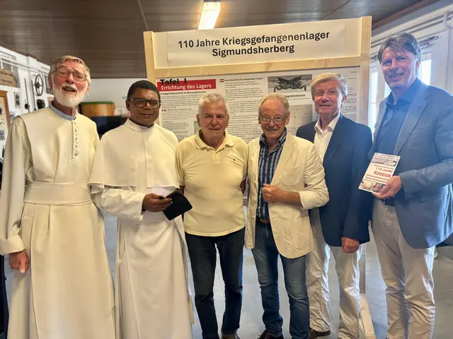 Die Eröffnung der Ausstellung lockte zahlreiche Ehrengäste an. | Foto: Markus Kahrer