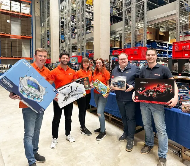 Am 27.09.2025 ist es soweit! BRICKMO.com lädt zum LEGO &amp; BRICKS TECHNIC DAY in den SCALEMO Store Gunskirchen. Mehr als 1.500 Sets, echte Trucks, Kräne &amp; Sportwagen live und eine gigantische LEGO Technic Ausstellung erwarten dich! | Foto: Brickmo.com