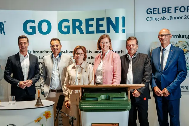 Politische Spitzendelegation zu Besuch bei Höpperger Umweltschutz in Pfaffenhofen (v.l.n.r.): Matthias Zitterbart (DAKA), Thomas Höpperger, EU-Kommissarin Jessika Roswall, Staatssekretärin Barbara Eibinger-Miedl, Harald Höpperger, LH Anton Mattle. | Foto: Höpperger Umweltschutz