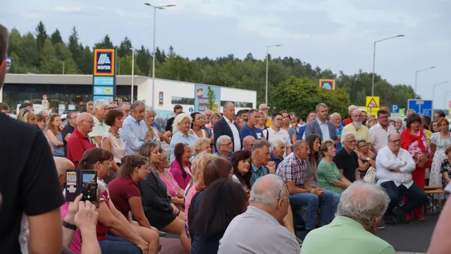 Die Gäste lauschten den Ausführungen der Expertinnen und Experten. | Foto: MeinBezirk/Justin Schrapf