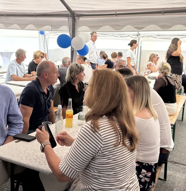 Festbetrieb im Innenhof | Foto: MeinBezirk/Gabriela Sommer