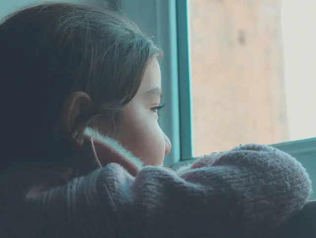 Die Zahl der sogenannten Gefährdungsabklärungen – also Überprüfungen bei Verdacht auf eine Kindeswohlgefährdung – ist erheblich gestiegen. | Foto: Unsplash/ Salohiddin Kamolov