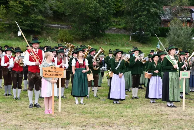 Blasmusikkapellen aus dem Dreiländereck trafen sich in Predlitz zum Jubiläumsfest, rechts MV Predlitz - Turrach. | Foto: Anita Galler