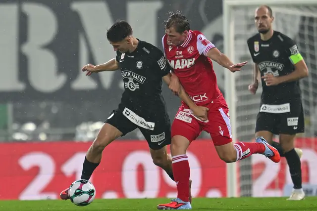 Jon Gorenc Stankovic (im Hintergrund) musste noch vor der Pause verletzt vom Feld. | Foto: GEPA-Pictures