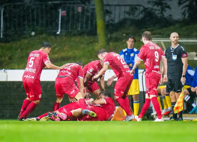 In der 87. Minute jubelten die KSV-Spieler, Julian Turi hatte das Tor zum 0:1 erzielt. | Foto: GEPA pictures/Edgar Eisner