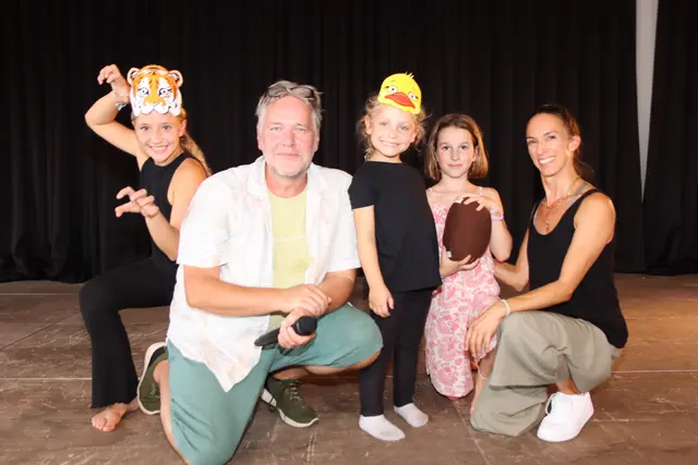 Lina, Nina und "Mogli" Annabella mit Norbert Holoubek und Katharina Strohmayer. | Foto: Manfred Wlasak