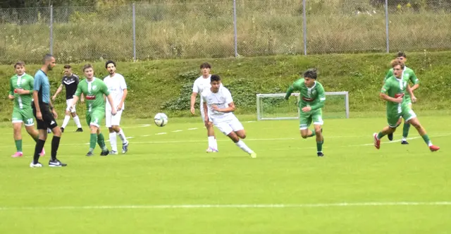 Der SK Waidring (weiß) setzte sich in einem flotten, kämpferischen Spiel gegen die Kirchbichl Juniors durch. | Foto: Kogler