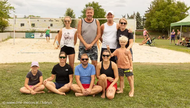 Team Sandmänchen und Netzwerker mit Begleitung ihrer Sprößlinge - beide aus Maria Lanzendorf. | Foto: www.cine-motion.at / Ivanek