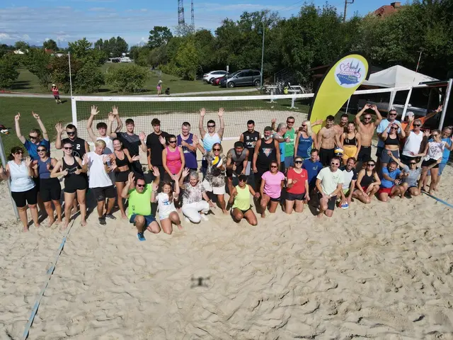 Alle Spielteilnehmer und Veranstalter vor dem großen Turnier. | Foto: Dorferneuerung Maria Lanzendorf