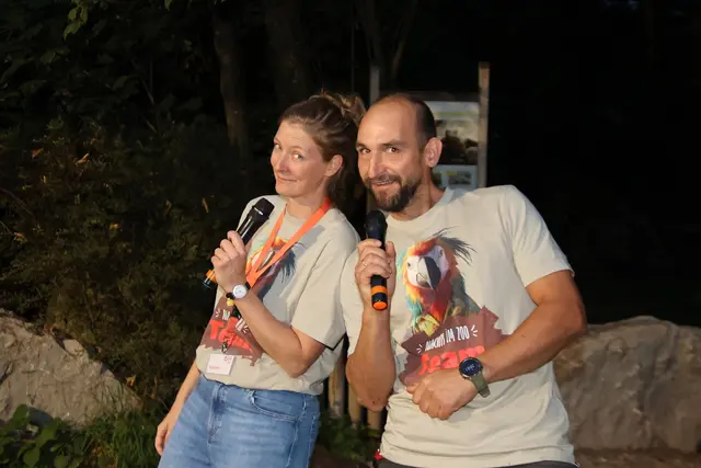 Angelika und Tierpfleger Andreas Gfrerer beantworteten Fragen der Besucher.