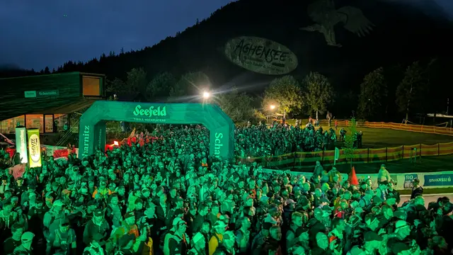 Morgens um 6 in Scharnitz: Vom Start weg herrschten perfekte Bedingungen für die Aktiven beim Karwendelmarsch 2025. | Foto: Karwendelmarsch