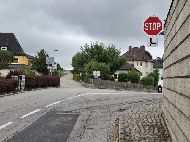 Pabneukirchen "Affenzeller-Kreuzung" aus Richtung St. Georgen am Walde. Stop und kleiner Gehweg rechts.  | Foto: Robert Zinterhof