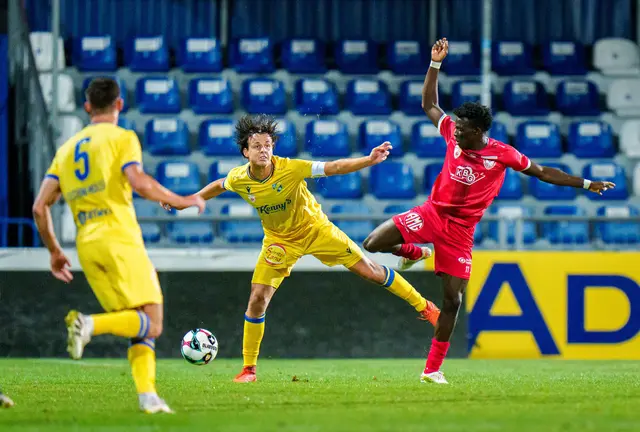 Taktischer Wechsel: KSV-Offensivmann Lamine Touré wurden gegen Torhüter Vinko Colic ausgetauscht. | Foto: GEPA pictures/Edgar Eisner