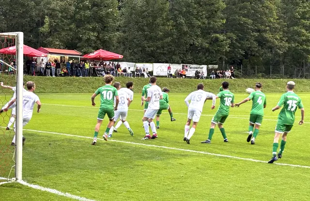 Am Beginn tat sich die Waidringer Abwehr schwer; nach 2 Minuten stand es demnach auch 0:1. | Foto: Kogler
