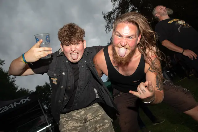 Fabian und Sascha vom Krampusverein "Tunnel Teufel" headbangten sich durch den Abend. | Foto: er