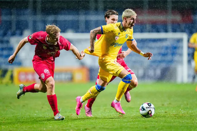 Robin Littig, hier gegen Dario Kreiker, bot im KSV-Dress wieder eine starke Leistung. | Foto: GEPA pictures/Edgar Eisner