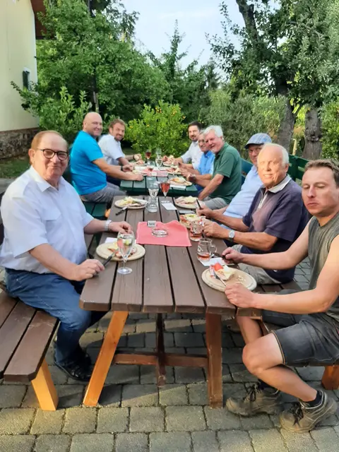 Gemütlich zsammsitzen nach erfolgter Baum-Callenge | Foto: Deutschmann