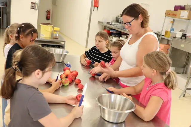 Ein Apfelstrudel geht nicht ohne das Apfel zerkleinern ab