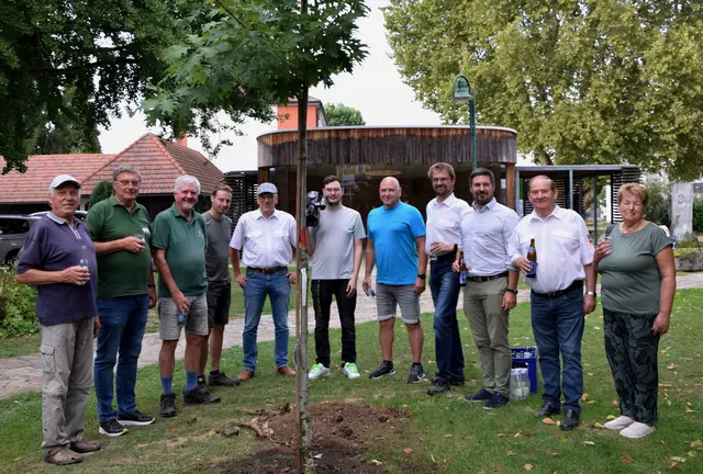ÖKB Obmann Helmut Prattes mit Vizepr. Franz Zungl, Vizebgm.Robert Sackl, sowie ÖKB Vorstandsmitglieder
 | Foto: Strohmeier