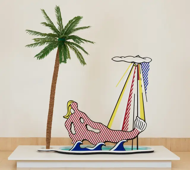 Roy Lichtenstein
Mermaid (Maquette), ca. 1978
150 × 183 × 89 cm, Bemaltes Holz, Kunstpalme
ALBERTINA, Wien – Schenkung der Roy Lichtenstein Foundation zur Feier des 100. Geburtstages von Roy Lichtenstein. © Estate of Roy Lichtenstein / Bildrecht, Wien 2025 | Foto: ALBERTINA, Wien