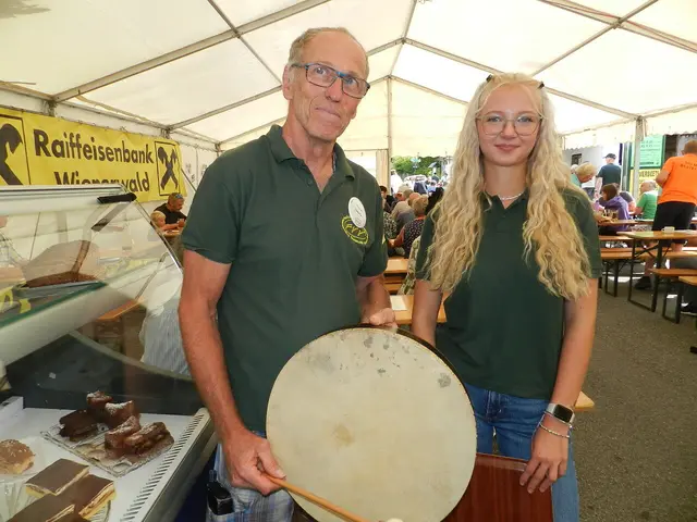 Thomas Drapela, Elisabeth Frühauf, gehörten zu den Fleißigen Helfern | Foto: Heribert Punz