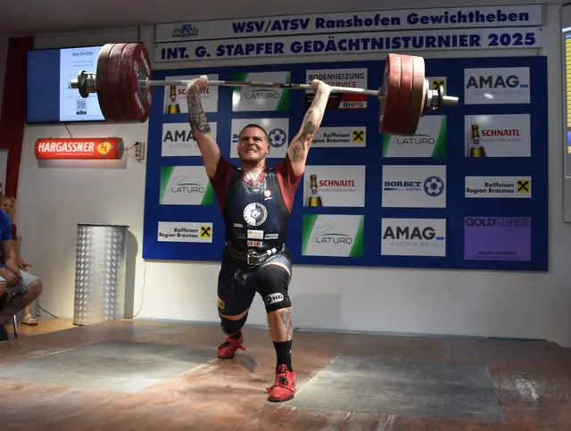Elias Smibürger scheiterte bei 192 kg Stoßen. | Foto: Conny Högg