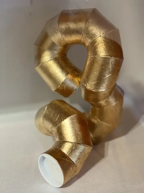 shipping tube, 2016, Versandhülsen mit Verschlussdeckeln, hammerschlagvergoldet, ca. 18 x 16 x 15 cm  | Foto: Josef Goldhofer