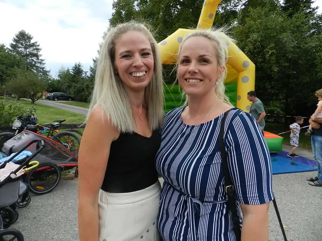 Jacquline Friedl, Barbara  Matiasevic, waren auf Besuch beim Bieran stich | Foto: Heribert Punz