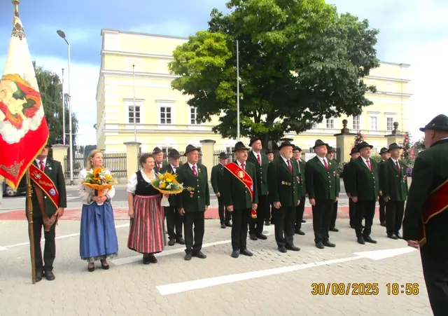 Die Ehrendamen mit dem Kameradschaftsbund