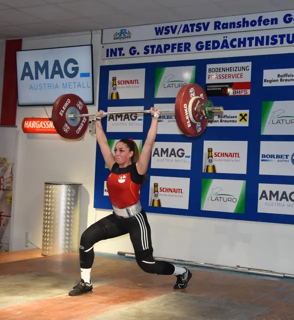 Jessica Stauceanu mit 87 kg Stoßen. | Foto: Conny Högg