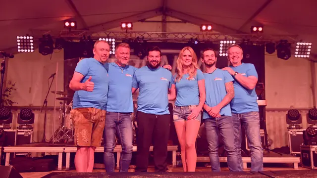 Kommandant Markus Egger (li.) mit den fünf "Frontal"-Mitgliedern