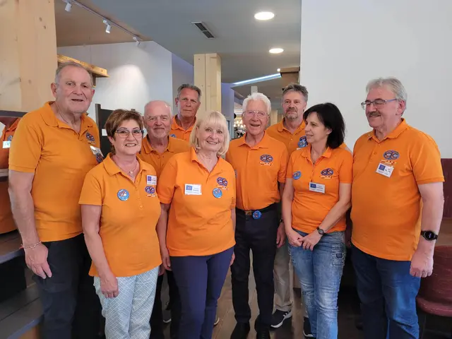 Vorstand des Computerclubs Bad Hall bietet Schulungen für ältere Semester an.