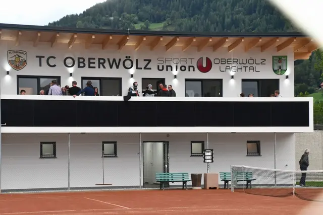 Das neue Tennisheim in Oberwölz wurde am Samstag seiner Bestimmung übergeben. | Foto: Anita Galler