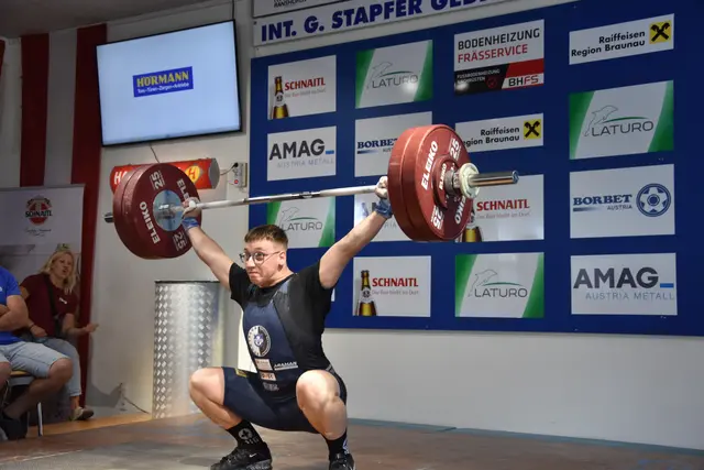 Jonas Klinger mit PB von 131 kg Reißen. | Foto: Conny Högg