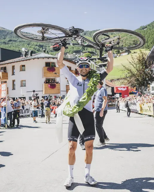 Daniel Federspiel erfüllte sich mit dem Sieg beim Ötztaler Radmarathon einen Lebenstraum. | Foto: Groder/Ötztal Tourismus