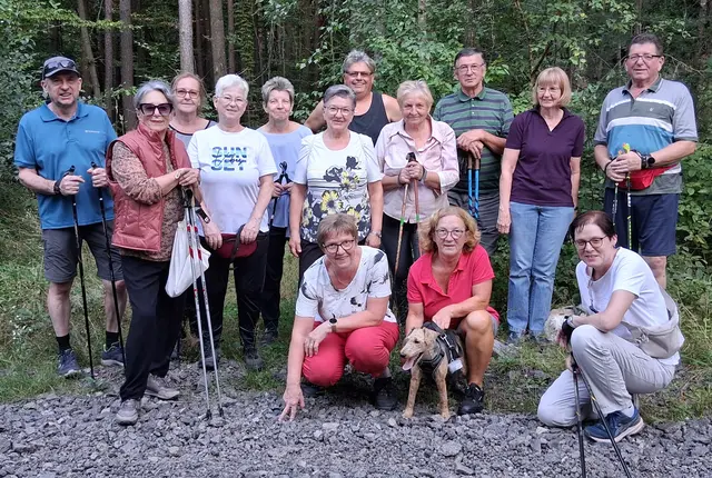 Johann Schrödl, Renate Schubert, Christine Scharka, Anna Wukowitsch, Susanne Hausensteiner, Margarete Sachs, Erwin Grössing, Maria und Erich Schock, Maria Schweikert und Gerhard Wildzeiss. Vorne Ursula Wildzeiss, Rita Schwarz und Karla Schöll-Tritremmel.
| Foto: Werner Schöll