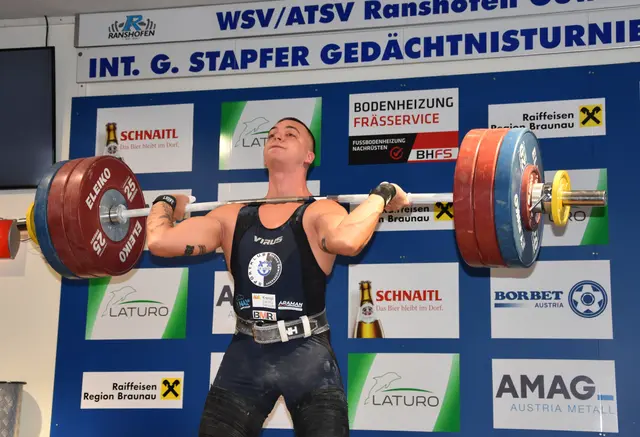 Luca Modrey beim Umsatz von 173 kg. | Foto: Conny Högg