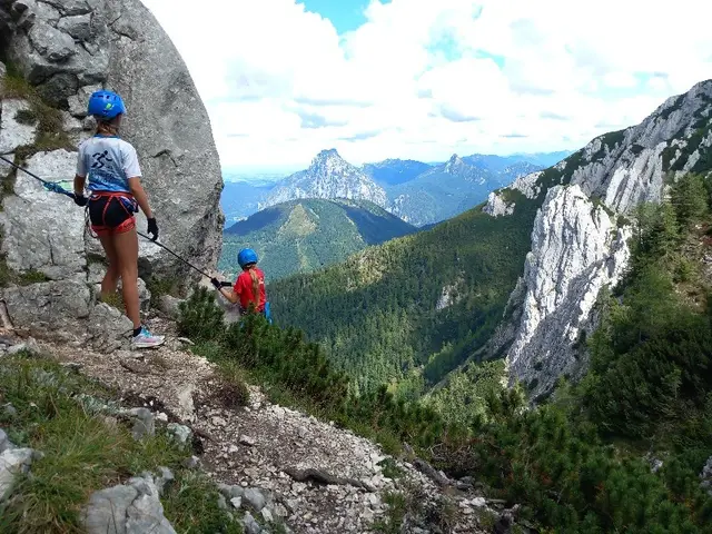 Gleich nach den Bewerben ging es noch am Sonntagnachmittag für Alexander und Pauline Steiner auf den Klettersteig am Feuerkogel.  | Foto:  Steiner