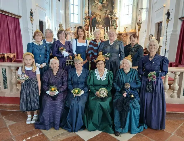 Die Frauen der 10 h Messe beim Gedenkgottesdienst
mit Mädel